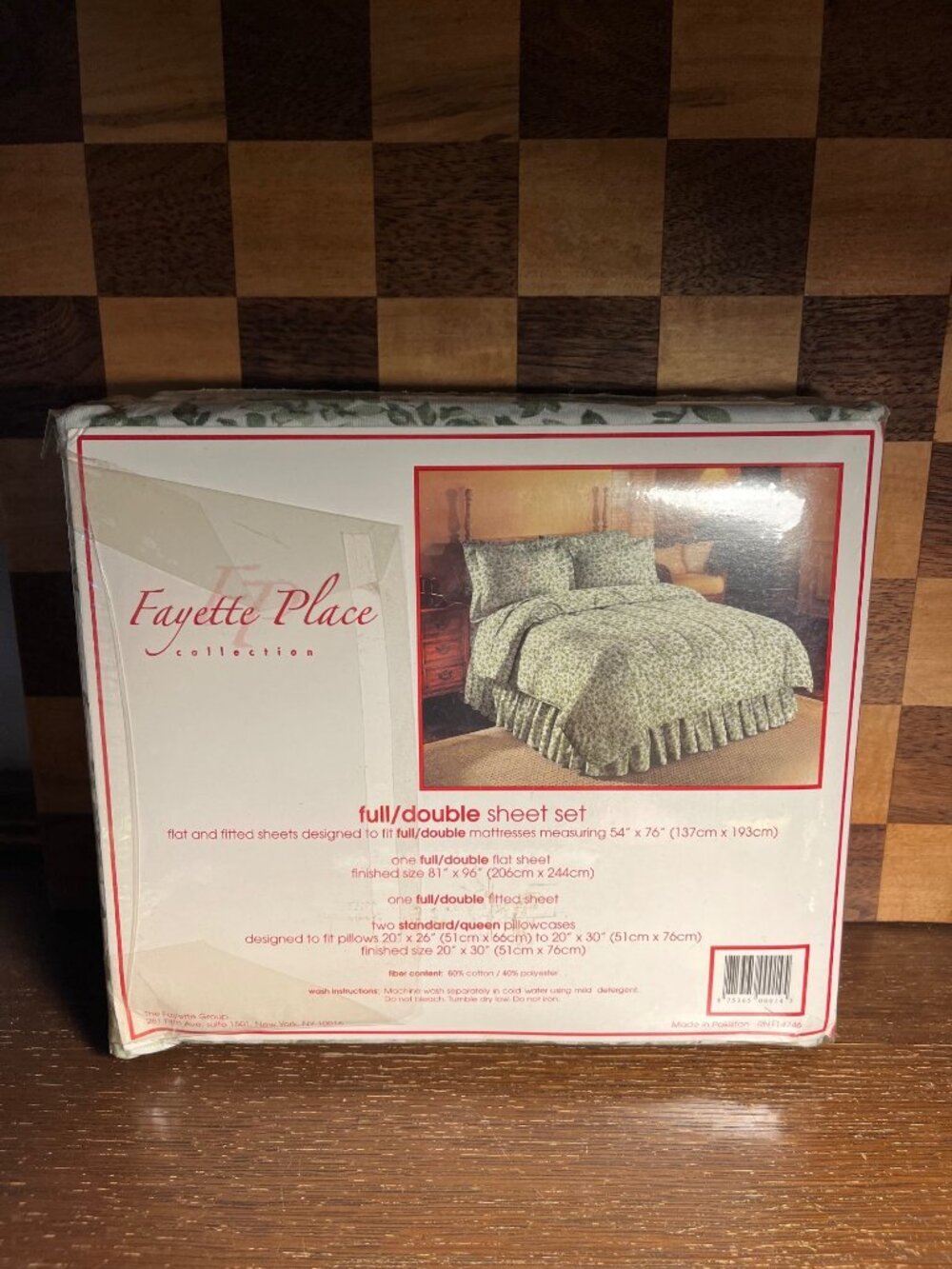 Full/Double Size Green and White Bed Sheet Set in the Package A362